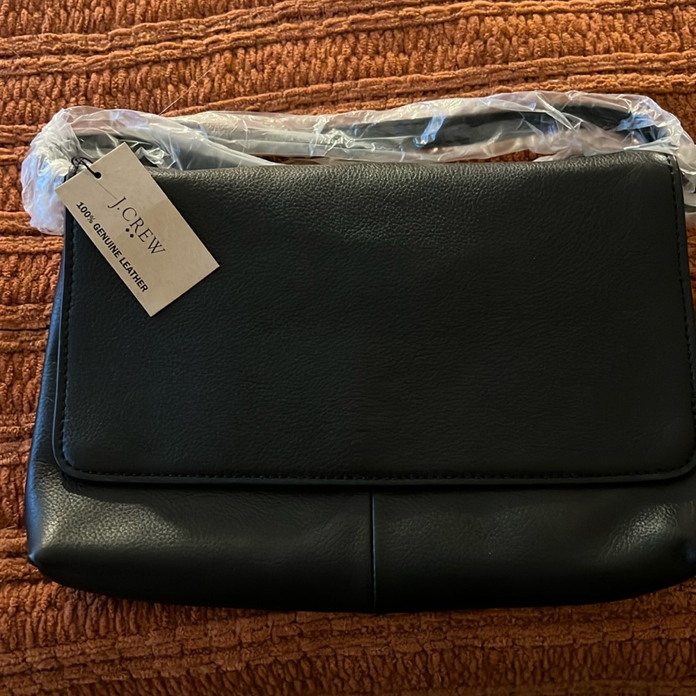 100% Leather Cross-Body Bag. Adjustable carry strap.